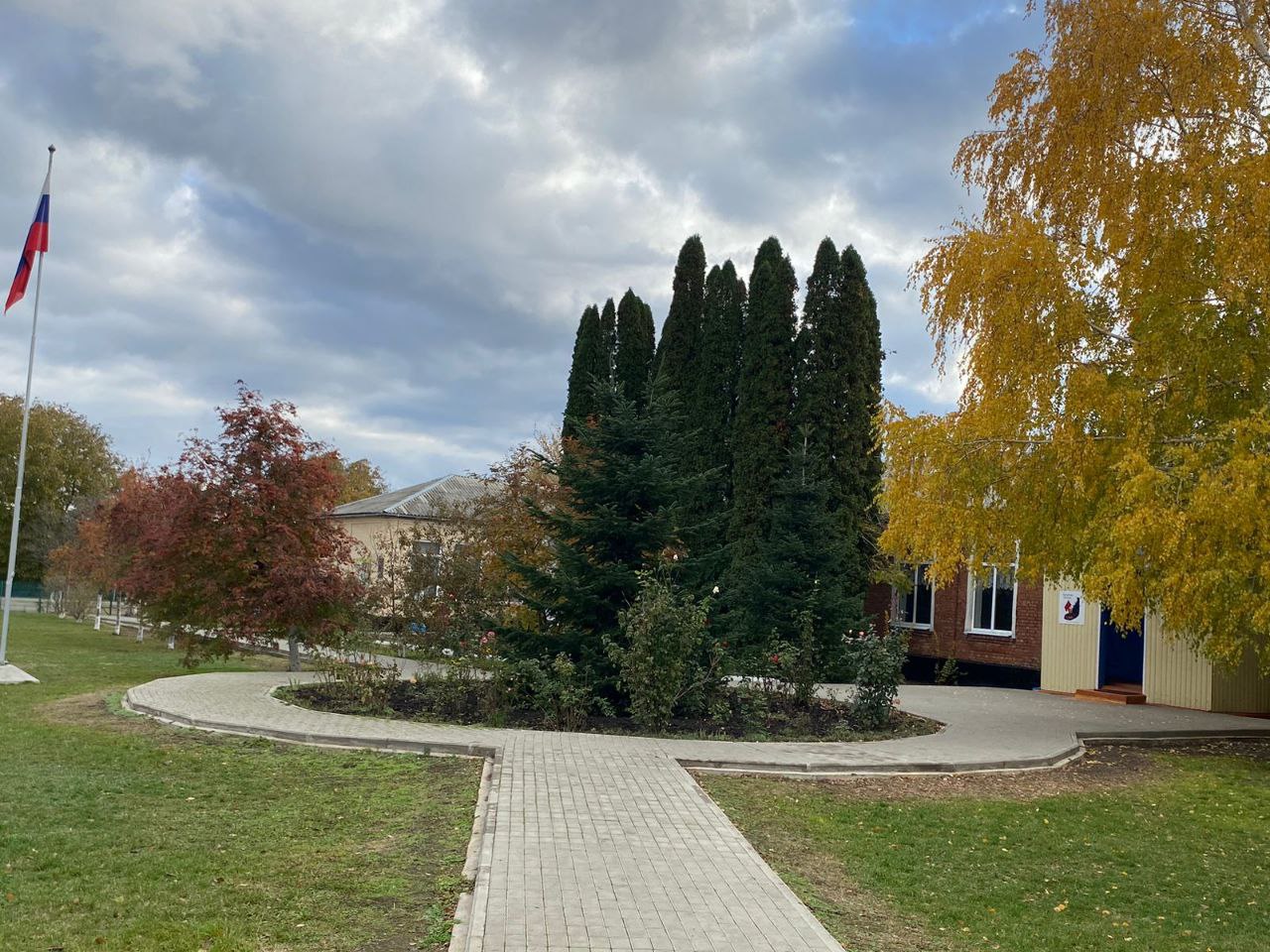 Фотография школы.
